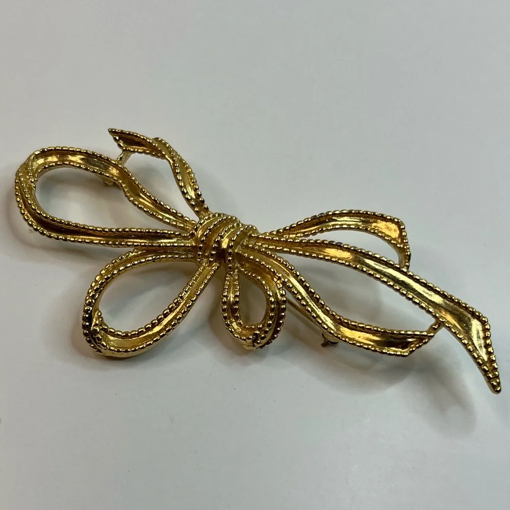 Vintage Crown Trifari Large Ribbon Bow Brooch